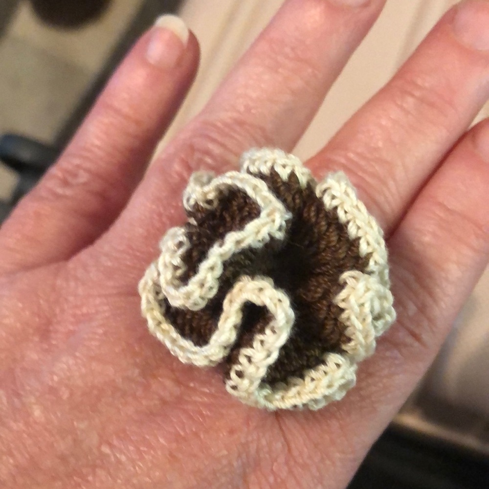 🏵Handmade crocheted ring (approximately sz 7-9)